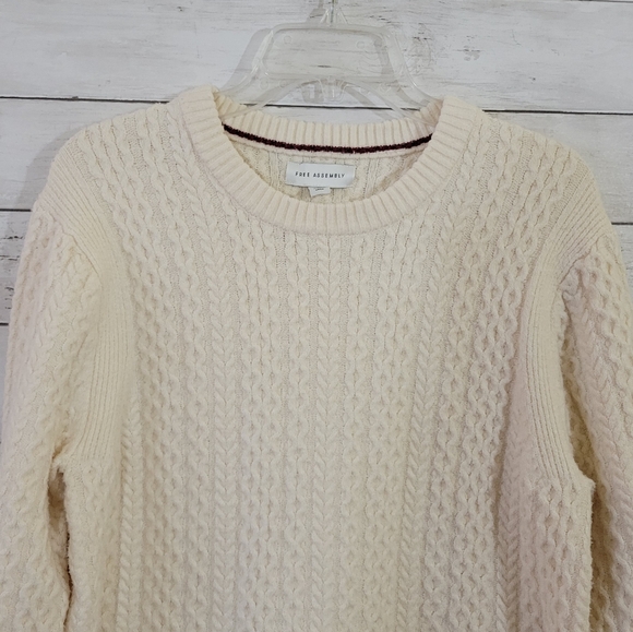 Free Assembly Men's Cream Cable Knit Fisherman Style Sweater Size Small - Picture 4 of 14